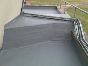 用贝尔佐纳 (Belzona) 3111（弹性膜）密封几何外形复杂的不同基材